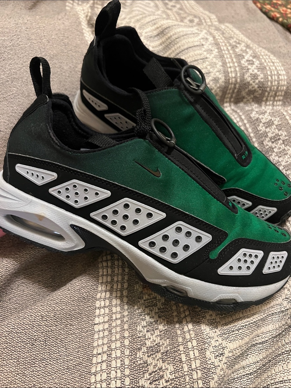 Nike Men's Green and White Slip-On Athletic Sneakers